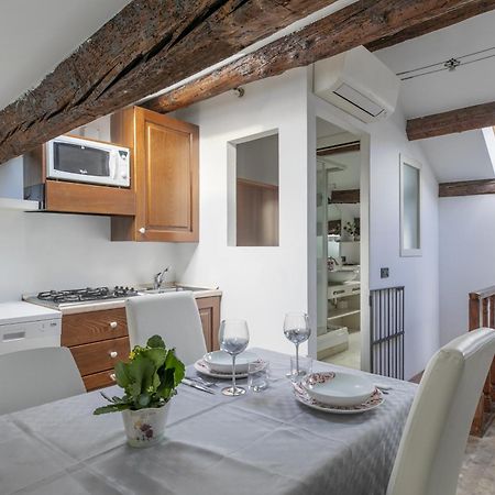 Nice Lovely Attic For 4 Person With Wifi - A/C Venice Ngoại thất bức ảnh