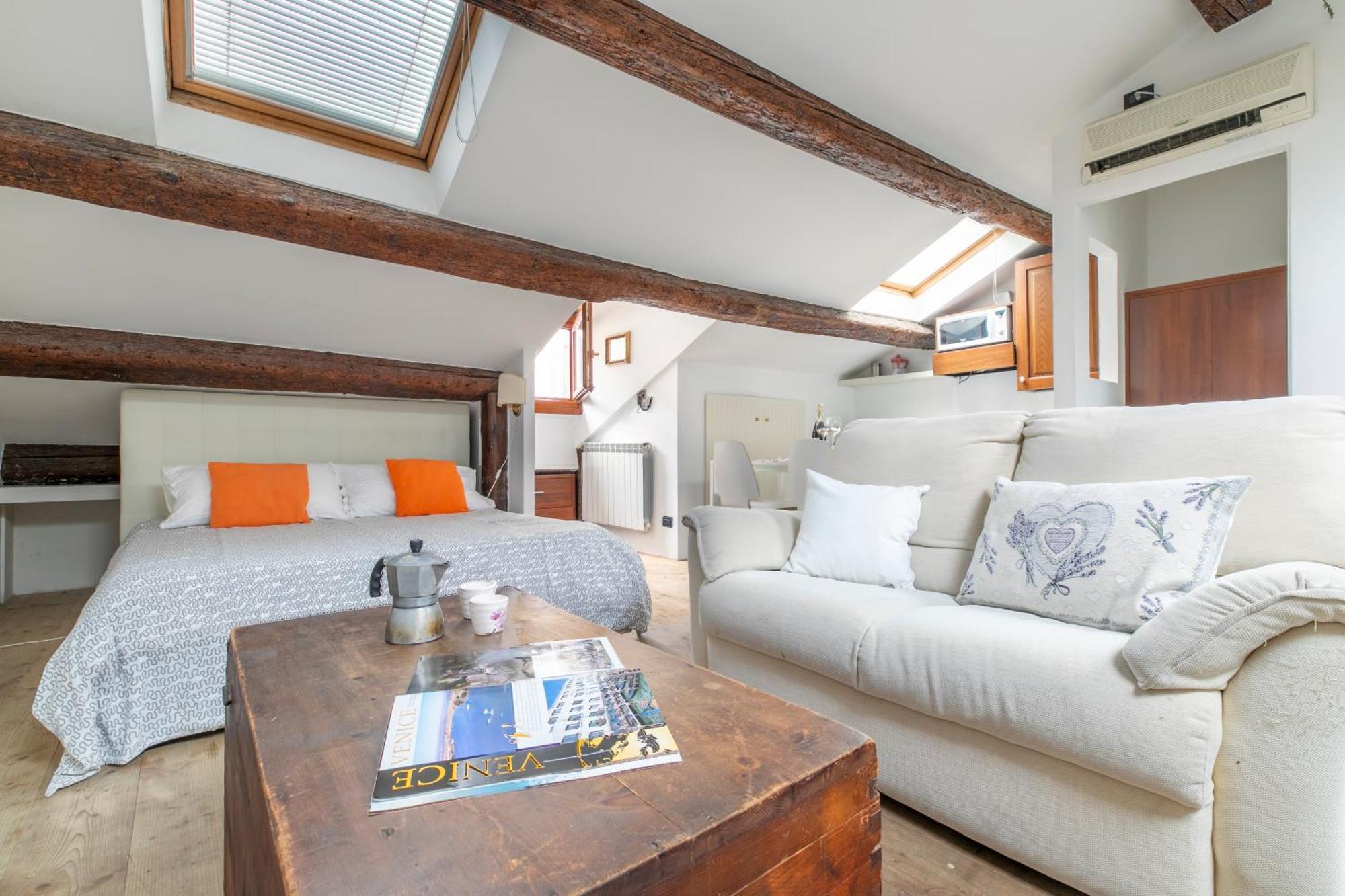 Nice Lovely Attic For 4 Person With Wifi - A/C Venice Ngoại thất bức ảnh