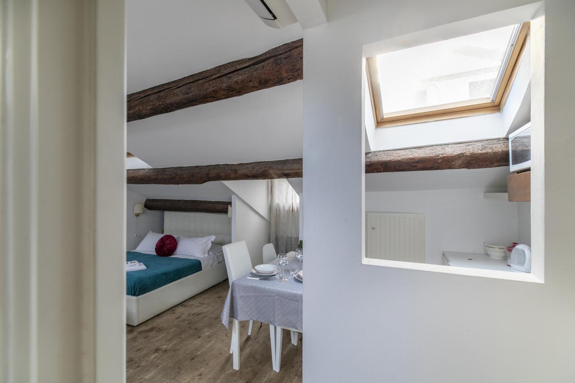 Nice Lovely Attic For 4 Person With Wifi - A/C Venice Ngoại thất bức ảnh