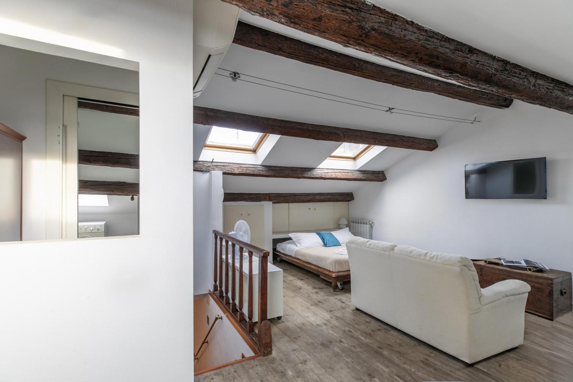 Nice Lovely Attic For 4 Person With Wifi - A/C Venice Ngoại thất bức ảnh
