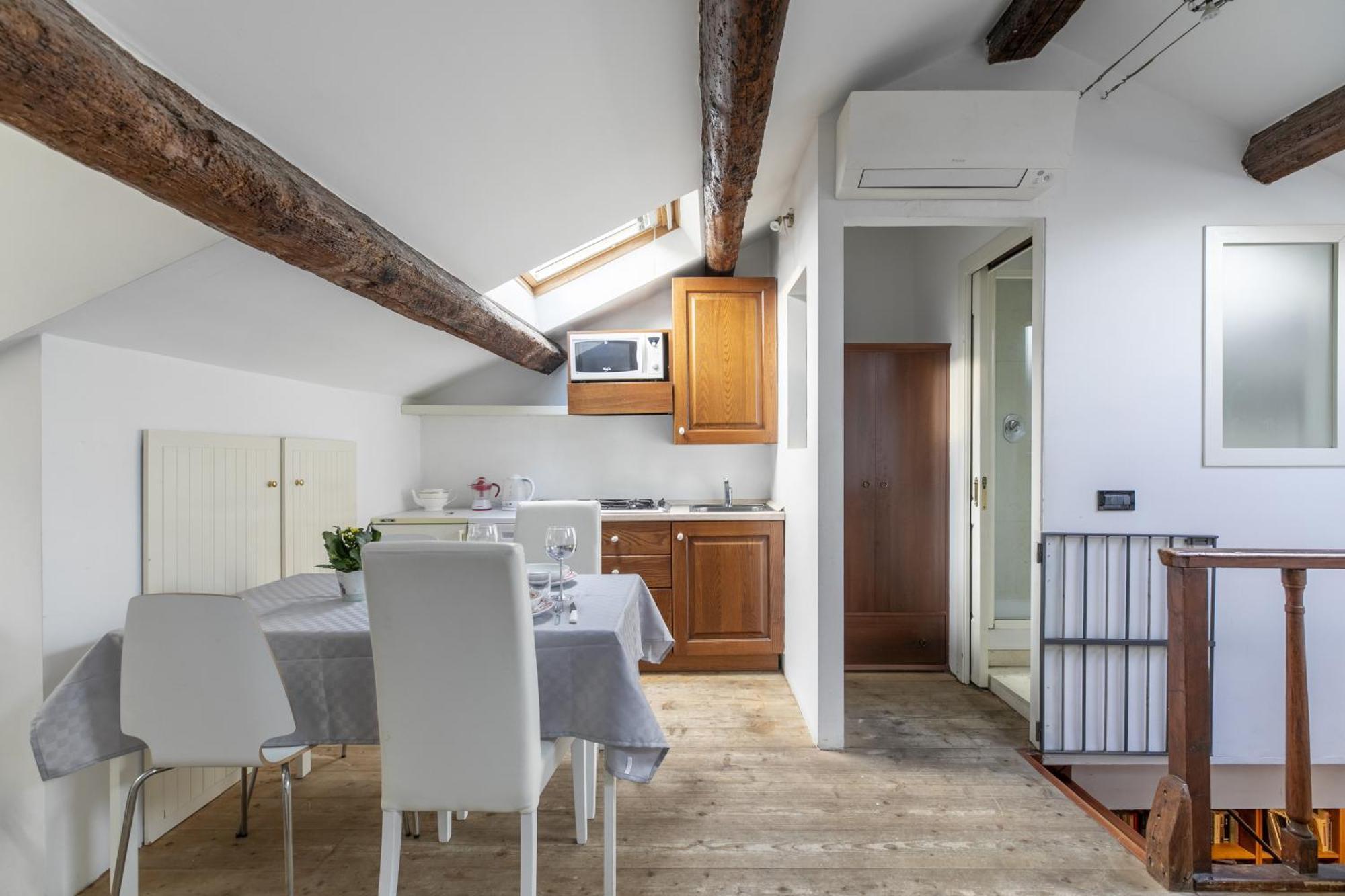 Nice Lovely Attic For 4 Person With Wifi - A/C Venice Ngoại thất bức ảnh