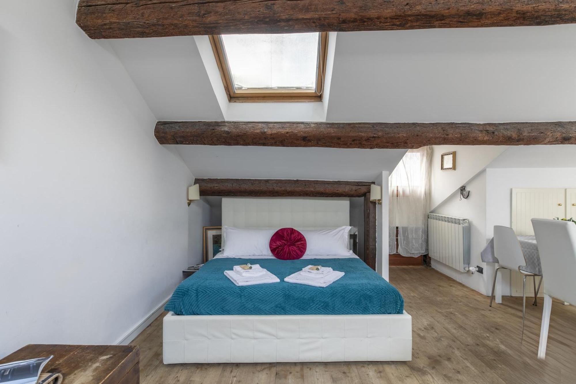 Nice Lovely Attic For 4 Person With Wifi - A/C Venice Ngoại thất bức ảnh