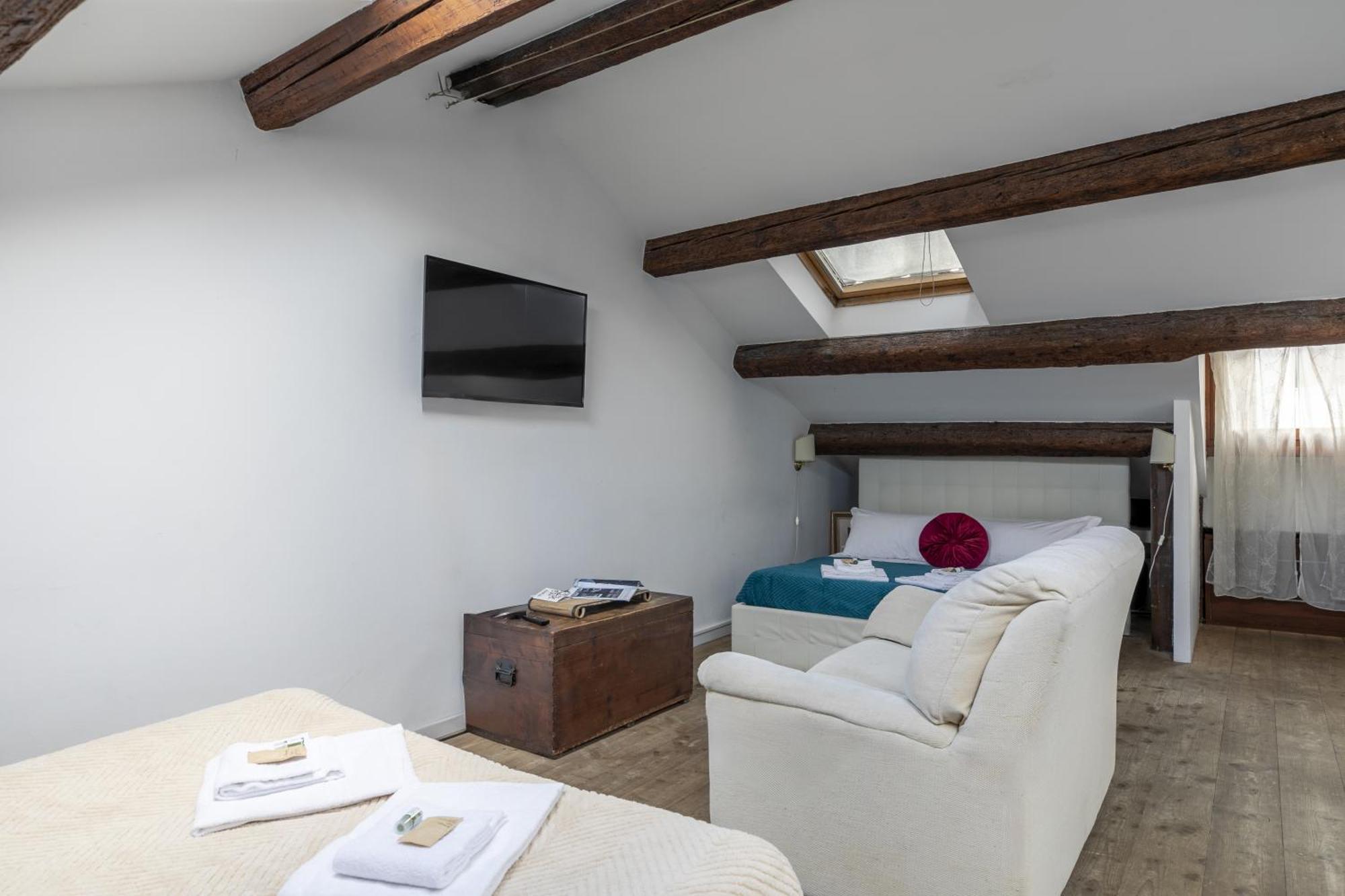 Nice Lovely Attic For 4 Person With Wifi - A/C Venice Ngoại thất bức ảnh