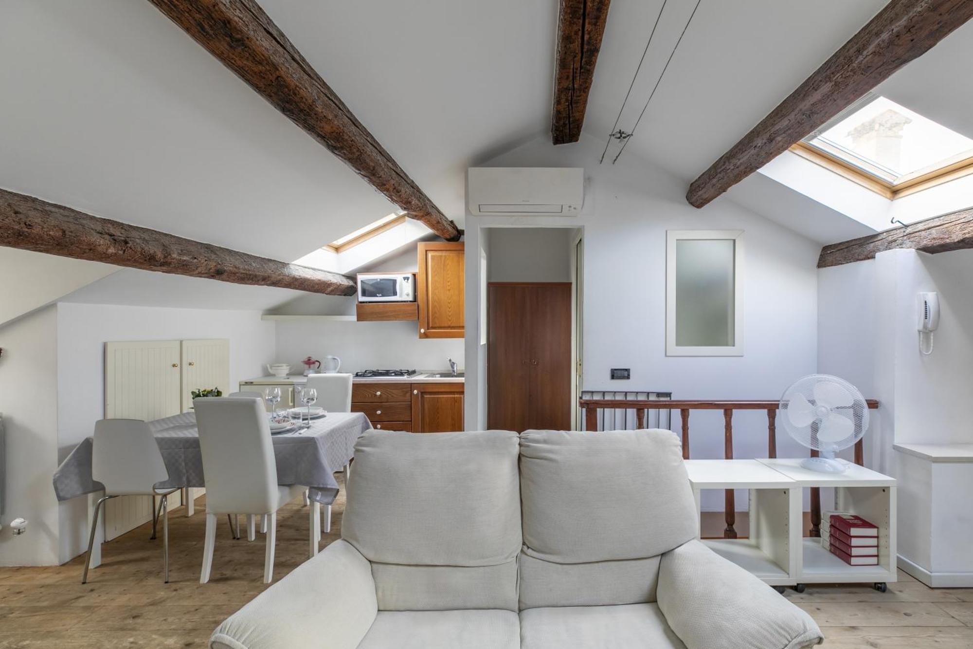Nice Lovely Attic For 4 Person With Wifi - A/C Venice Ngoại thất bức ảnh