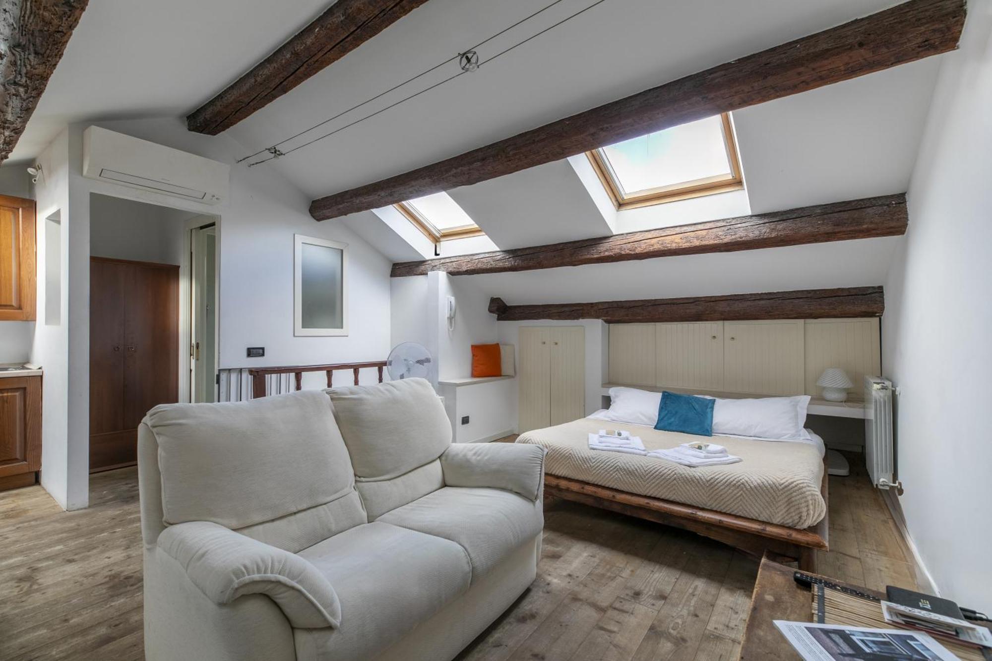 Nice Lovely Attic For 4 Person With Wifi - A/C Venice Ngoại thất bức ảnh